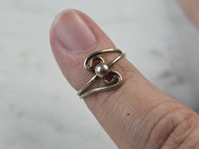 Load image into Gallery viewer, Womens Girls Vintage Estate Sterling Silver Modernist Ring 1.1g E4149