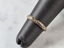 Load image into Gallery viewer, Womens Vintage Estate Sterling Silver Stackable Engraved Band Ring 1.2g E4155