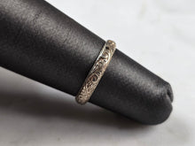 Load image into Gallery viewer, Womens Vintage Estate Sterling Silver Stackable Engraved Band Ring 1.2g E4155