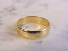 Load image into Gallery viewer, Mens Vintage Estate 14k Yellow Gold Wedding Band Ring 5.4g #E4156