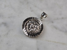Load image into Gallery viewer, Womens Vintage Estate Sterling Silver Zodiac Leo Lion Pendant 6.3g E4168