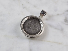Load image into Gallery viewer, Womens Vintage Estate Sterling Silver Zodiac Leo Lion Pendant 6.3g E4168
