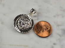 Load image into Gallery viewer, Womens Vintage Estate Sterling Silver Zodiac Leo Lion Pendant 6.3g E4168