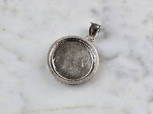 Load image into Gallery viewer, Womens Vintage Estate Sterling Silver Zodiac Cancer Crab Pendant 4.4g E4176