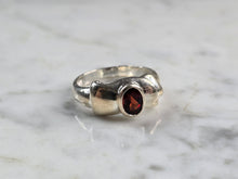 Load image into Gallery viewer, Womens Vintage Estate Sterling Silver Garnet Ring 4.4g #E4177