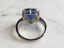 Load image into Gallery viewer, Womens Estate Sterling Silver Modernist Blue Opal Heart Ring 3.2g E4218