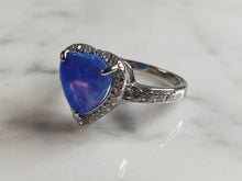 Load image into Gallery viewer, Womens Estate Sterling Silver Modernist Blue Opal Heart Ring 3.2g E4218