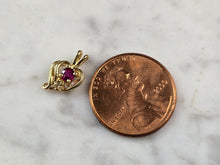 Load image into Gallery viewer, Womens Vintage Estate 14K Yellow Gold Ruby Heart Pendant 0.6g E4232