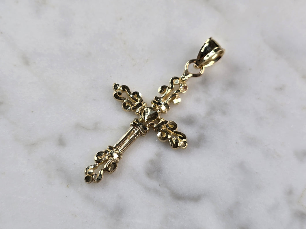 Womens 10k Yellow Gold Religious Crucifix Cross Heart Pendant 1.7g #E4254