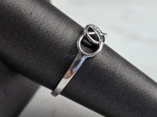 Load image into Gallery viewer, Womens Vintage Estate Sterling Silver Celtic Eternity Knot Ring 2.5g E4272
