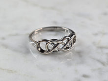 Load image into Gallery viewer, Womens Vintage Estate Sterling Silver Celtic Eternity Knot Ring 2.5g E4272