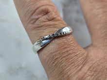 Load image into Gallery viewer, Womens Vintage Estate Sterling Silver Modernist Diamond Ring 1.7g #E4274