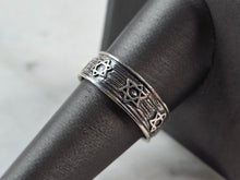 Load image into Gallery viewer, Mens Vintage Estate Sterling Silver Jewish Star of David Band Ring 4.0g, E4342