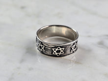 Load image into Gallery viewer, Mens Vintage Estate Sterling Silver Jewish Star of David Band Ring 4.0g, E4342