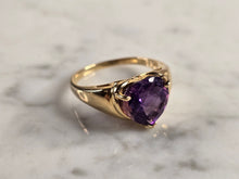 Load image into Gallery viewer, Womens Vintage Estate 14K Yellow Gold Amethyst Heart Ring 5.3g E4368