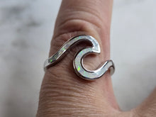 Load image into Gallery viewer, Womens Estate Sterling Silver Modernist Opal Wave Ring 2.5g E4459