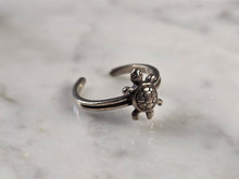 Load image into Gallery viewer, Womens Vintage Estate Sterling Silver Turtle Toe Ring 1.6g, E4560
