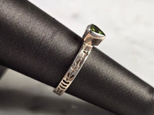 Load image into Gallery viewer, Womens Vintage Estate Sterling Silver Heart Ring 2.4g E4564