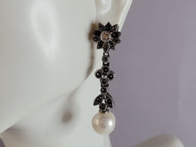 Load image into Gallery viewer, Womens Vintage Estate Sterling Silver Pearl Earrings 9.6g E4605