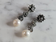 Load image into Gallery viewer, Womens Vintage Estate Sterling Silver Pearl Earrings 9.6g E4605