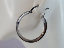 Load image into Gallery viewer, Womens Vintage Estate Sterling Silver Hoop Earrings 2.7g E4609