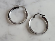 Load image into Gallery viewer, Womens Vintage Estate Sterling Silver Hoop Earrings 2.7g E4609