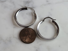 Load image into Gallery viewer, Womens Vintage Estate Sterling Silver Hoop Earrings 2.7g E4609