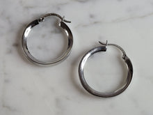Load image into Gallery viewer, Womens Vintage Estate Sterling Silver Hoop Earrings 2.7g E4609