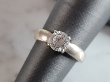 Load image into Gallery viewer, Womens Vintage Estate Sterling Silver CZ Ring 2.6g E4612