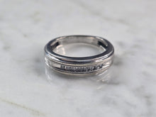 Load image into Gallery viewer, Womens Vintage Estate 10K White Gold Diamond Ring 3.3g E4623