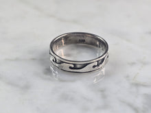 Load image into Gallery viewer, Womens Vintage Estate Sterling Silver Modernist Wave Ring 3.0g E4683