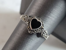 Load image into Gallery viewer, Womens Vintage Estate Sterling Silver Heart Shaped Ring, 2.1g  E4688