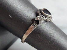 Load image into Gallery viewer, Womens Vintage Estate Sterling Silver Heart Shaped Ring, 2.1g  E4688
