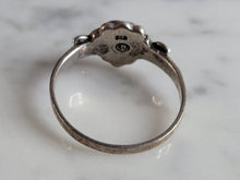 Load image into Gallery viewer, Womens Vintage Estate Sterling Silver Heart Shaped Ring, 2.1g  E4688