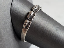 Load image into Gallery viewer, Womens Vintage Estate Sterling Silver Elephant Ring 2.2g E4695