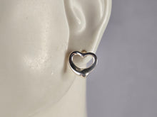 Load image into Gallery viewer, Womens Tiffany and Company Peretti Sterling Silver Heart Earrings 1.6g #E4750