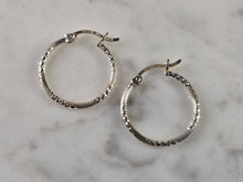 Load image into Gallery viewer, Womens Vintage Estate Sterling Silver Hoop Earrings 1.2g E4751