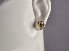 Load image into Gallery viewer, Womens Vintage Estate 14K Yellow Gold Stud Sand Dollar Earrings, 1.2g E4812