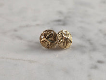 Load image into Gallery viewer, Womens Vintage Estate 14K Yellow Gold Stud Sand Dollar Earrings, 1.2g E4812