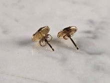 Load image into Gallery viewer, Womens Vintage Estate 14K Yellow Gold Stud Sand Dollar Earrings, 1.2g E4812