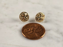 Load image into Gallery viewer, Womens Vintage Estate 14K Yellow Gold Stud Sand Dollar Earrings, 1.2g E4812