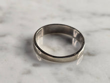 Load image into Gallery viewer, Womens Vintage Estate 14k White Gold Modernist Ring Band, 2.8g E4818