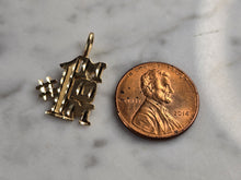 Load image into Gallery viewer, Womens Vintage Estate 14K Yellow Gold #1 MOM Pendant 1.3g E4840