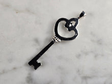 Load image into Gallery viewer, Womens Estate Sterling Silver Key Heart Pendant 2.1g #E4880