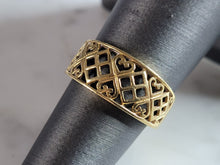 Load image into Gallery viewer, Womens Vintage Estate 18K Gold Filigree Heart Band Ring 3.3g E4903