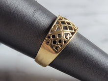 Load image into Gallery viewer, Womens Vintage Estate 18K Gold Filigree Heart Band Ring 3.3g E4903