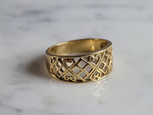 Load image into Gallery viewer, Womens Vintage Estate 18K Gold Filigree Heart Band Ring 3.3g E4903