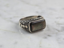 Load image into Gallery viewer, Womens Vintage Estate Sterling Silver Abalone Shell Ring 5.0g  E4976