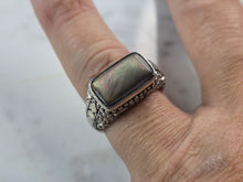 Load image into Gallery viewer, Womens Vintage Estate Sterling Silver Abalone Shell Ring 5.0g  E4976