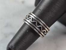 Load image into Gallery viewer, Womens Vintage Estate Sterling Silver Celtic Wave Ring 6.0g E4988